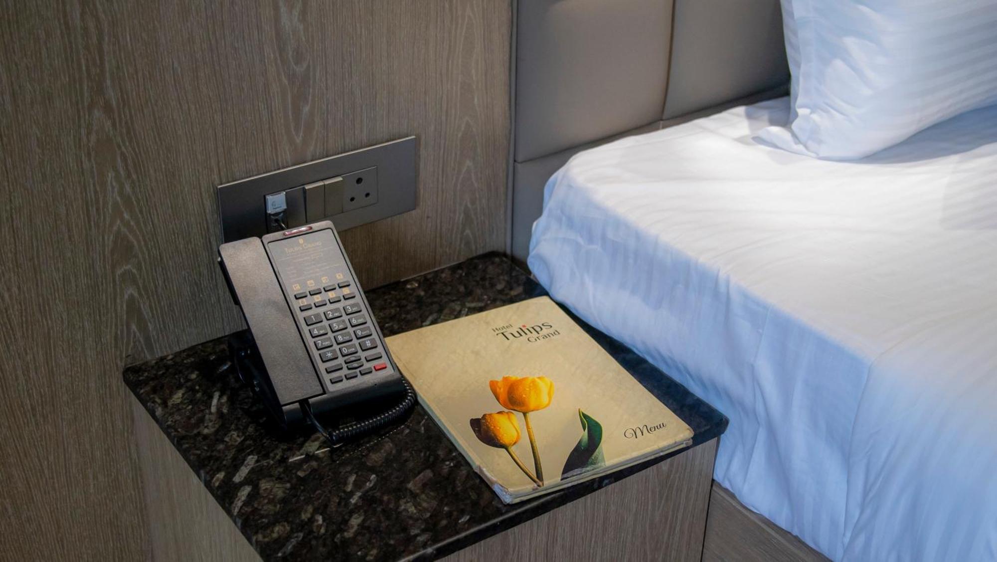Hotel Tulips Grand Hyderabad Eksteriør bilde