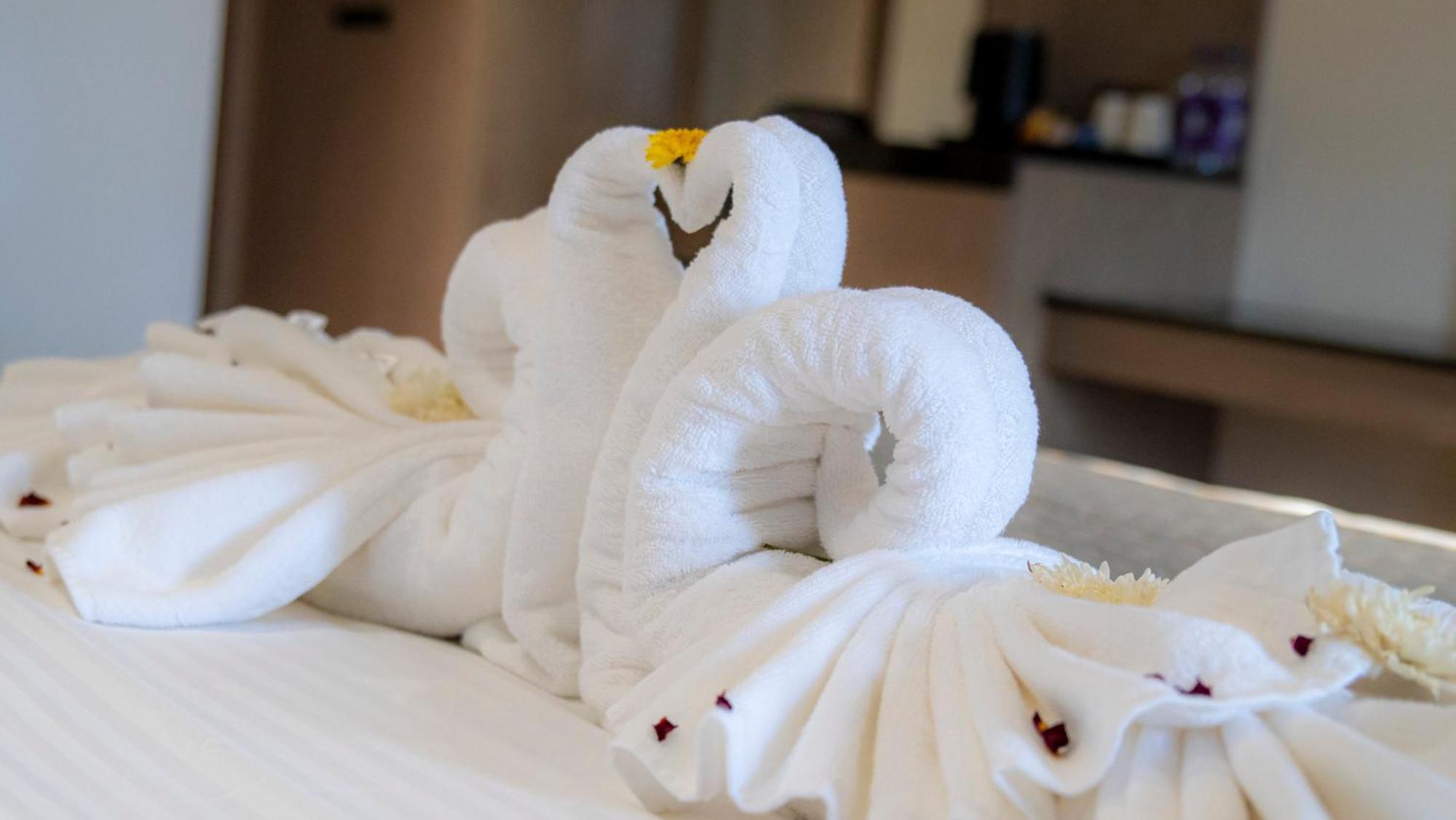 Hotel Tulips Grand Hyderabad Eksteriør bilde