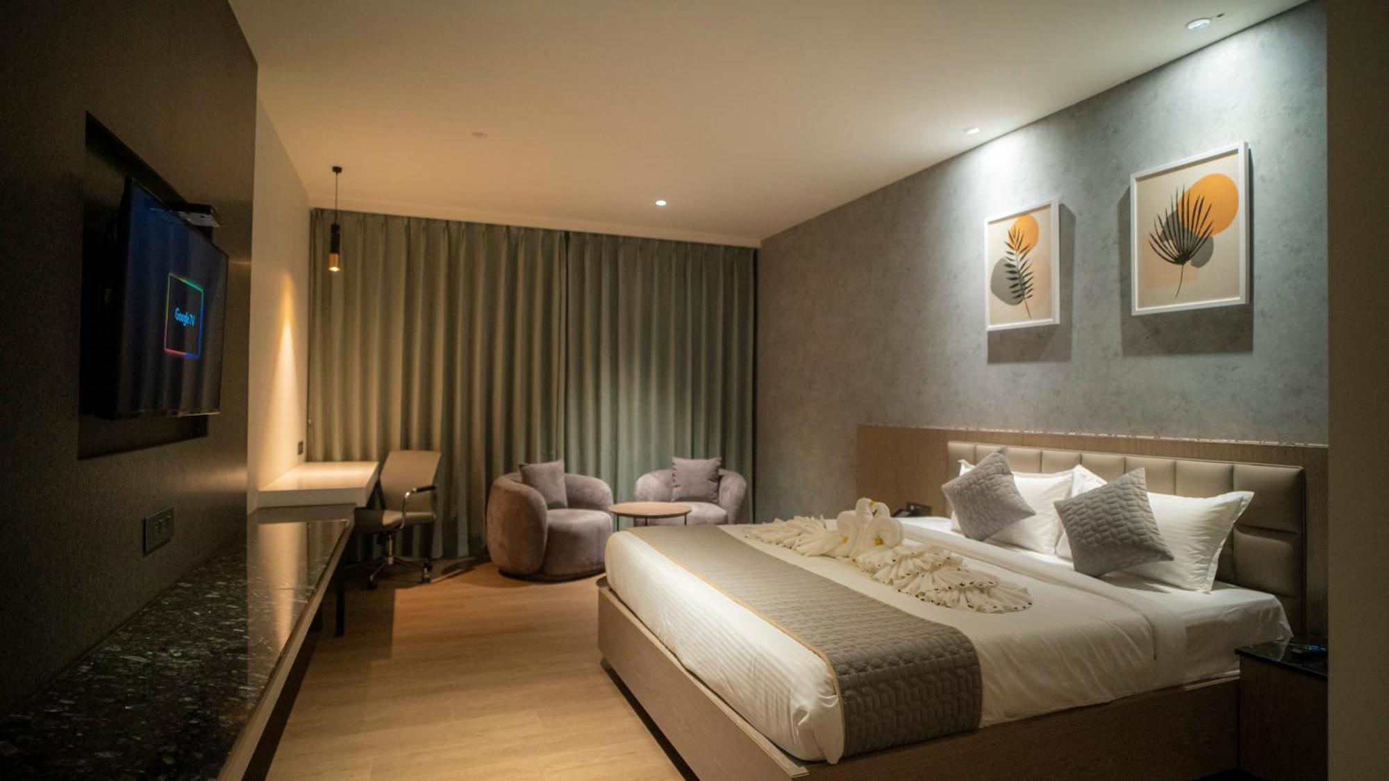 Hotel Tulips Grand Hyderabad Eksteriør bilde