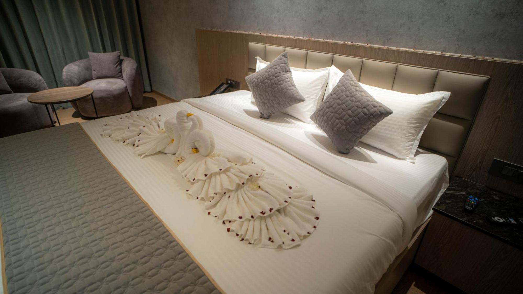 Hotel Tulips Grand Hyderabad Eksteriør bilde