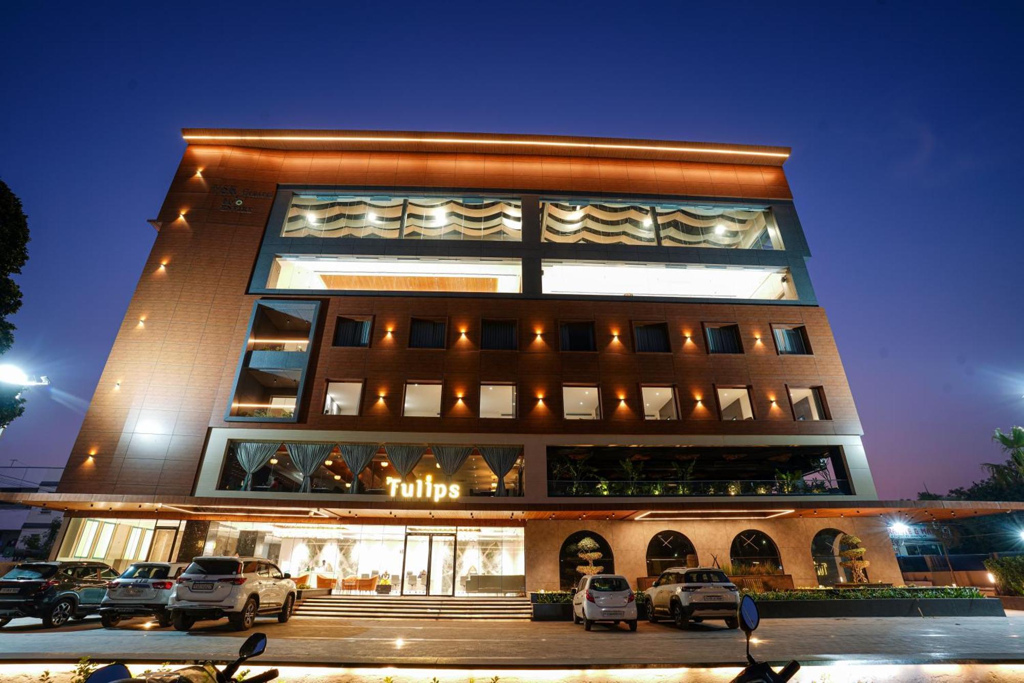Hotel Tulips Grand Hyderabad Eksteriør bilde