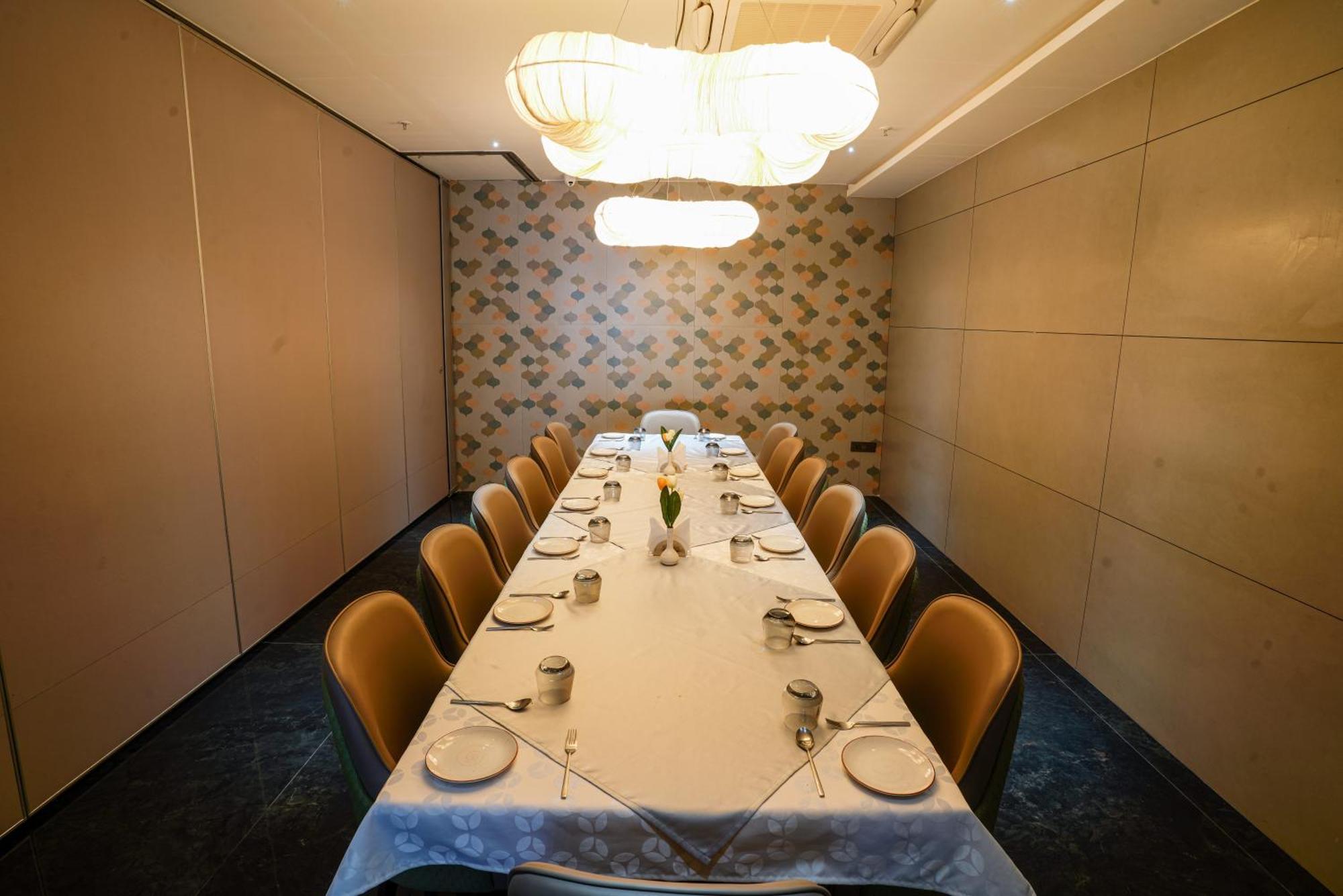 Hotel Tulips Grand Hyderabad Eksteriør bilde
