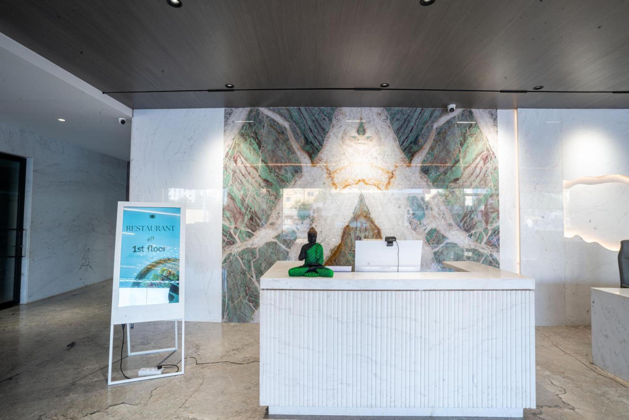 Hotel Tulips Grand Hyderabad Eksteriør bilde