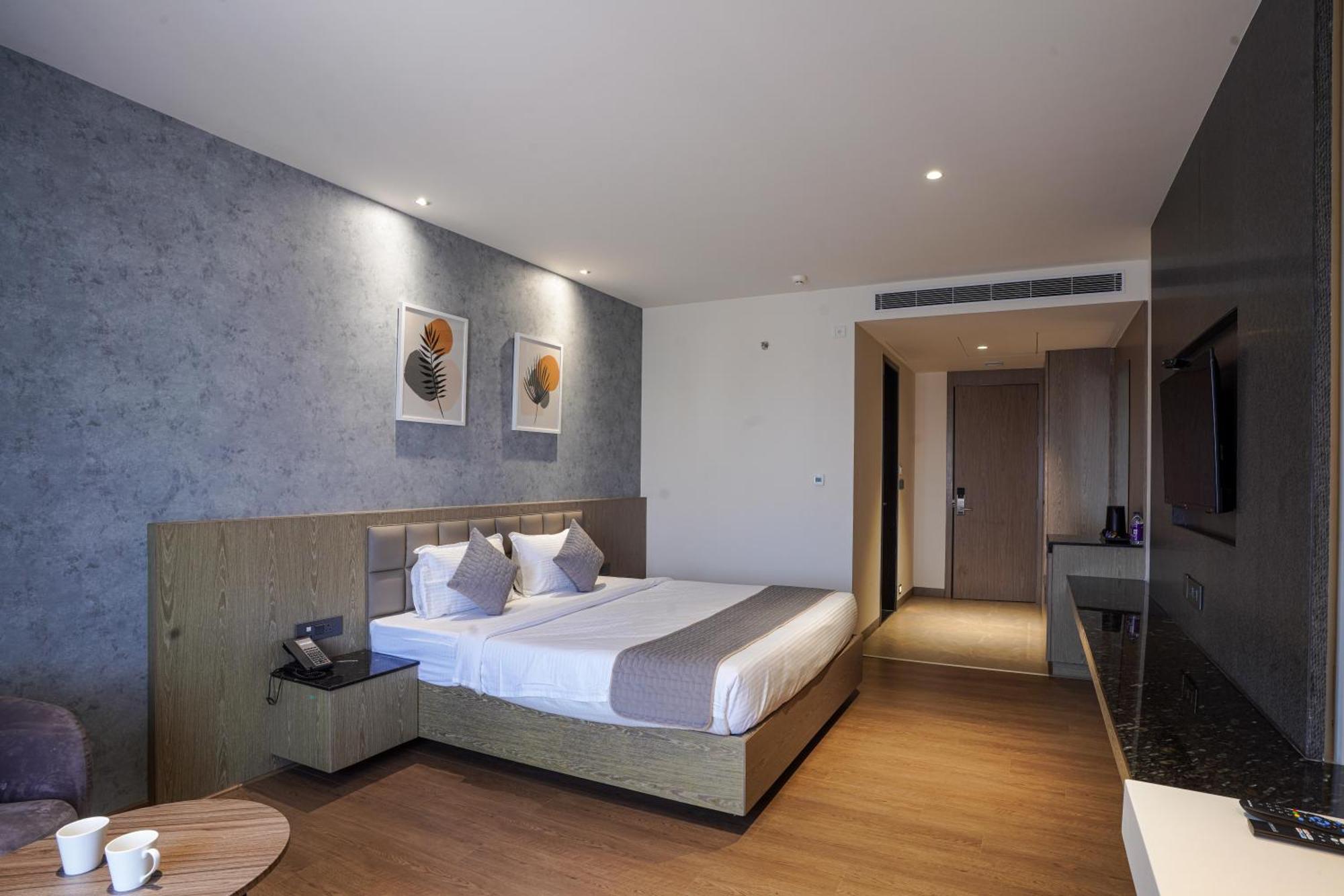 Hotel Tulips Grand Hyderabad Eksteriør bilde
