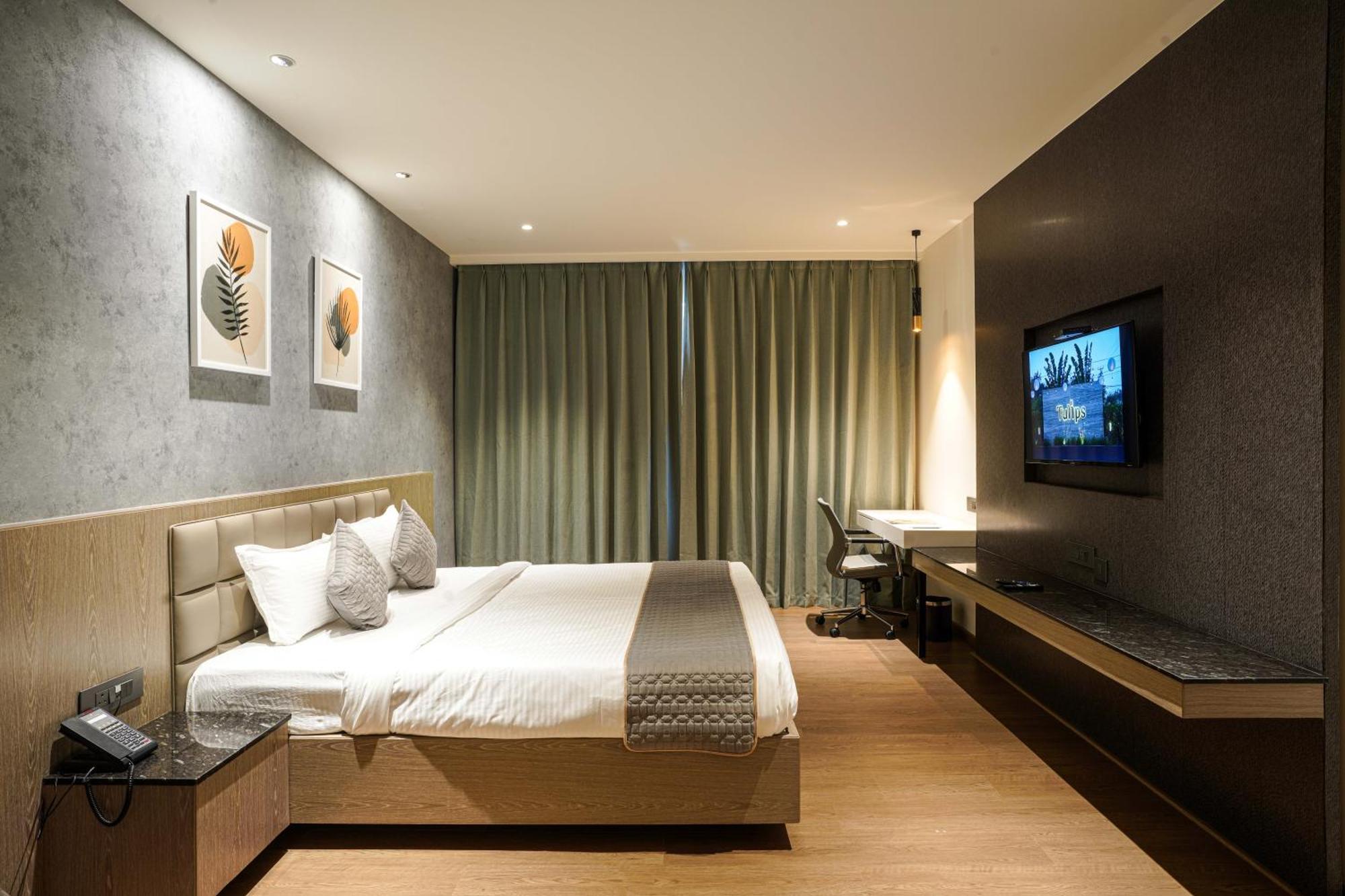 Hotel Tulips Grand Hyderabad Eksteriør bilde