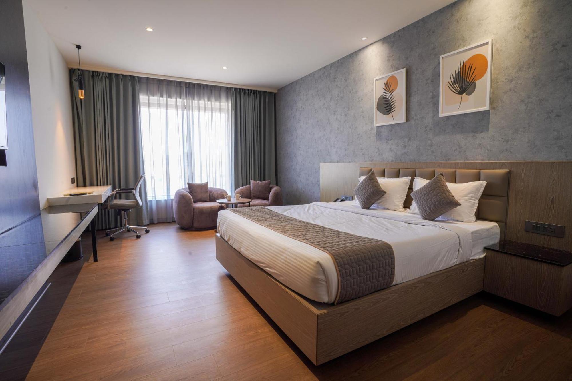 Hotel Tulips Grand Hyderabad Eksteriør bilde