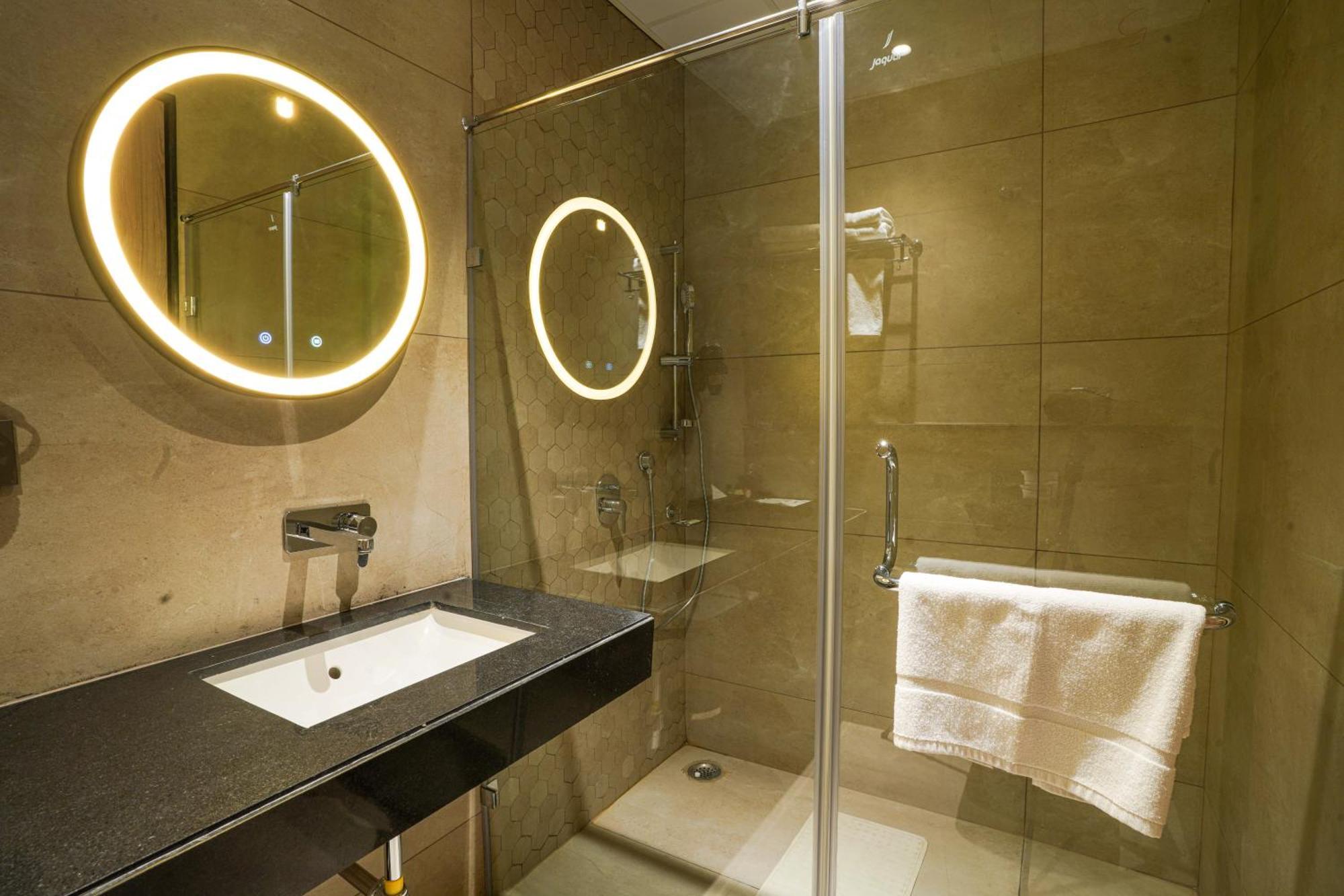 Hotel Tulips Grand Hyderabad Eksteriør bilde