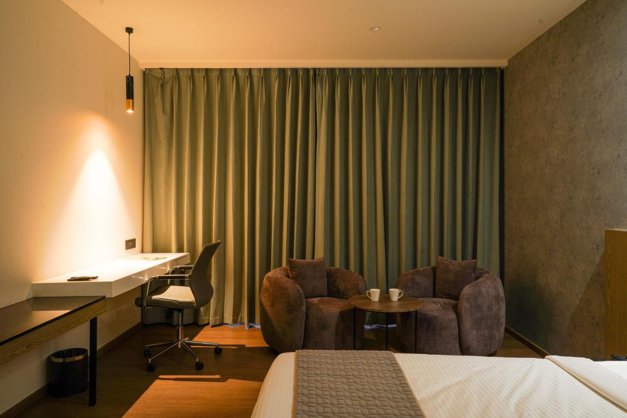 Hotel Tulips Grand Hyderabad Eksteriør bilde