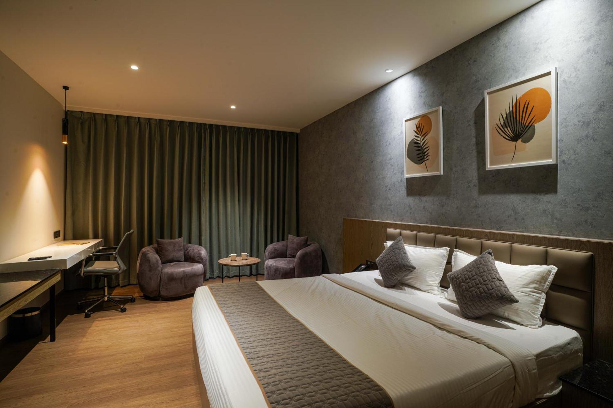 Hotel Tulips Grand Hyderabad Eksteriør bilde