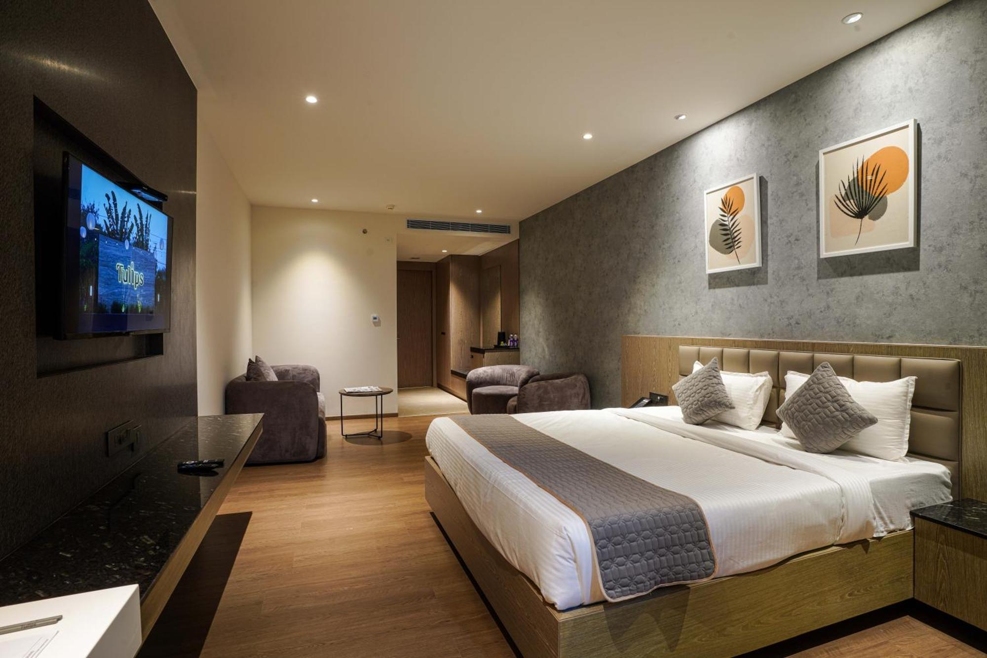 Hotel Tulips Grand Hyderabad Eksteriør bilde