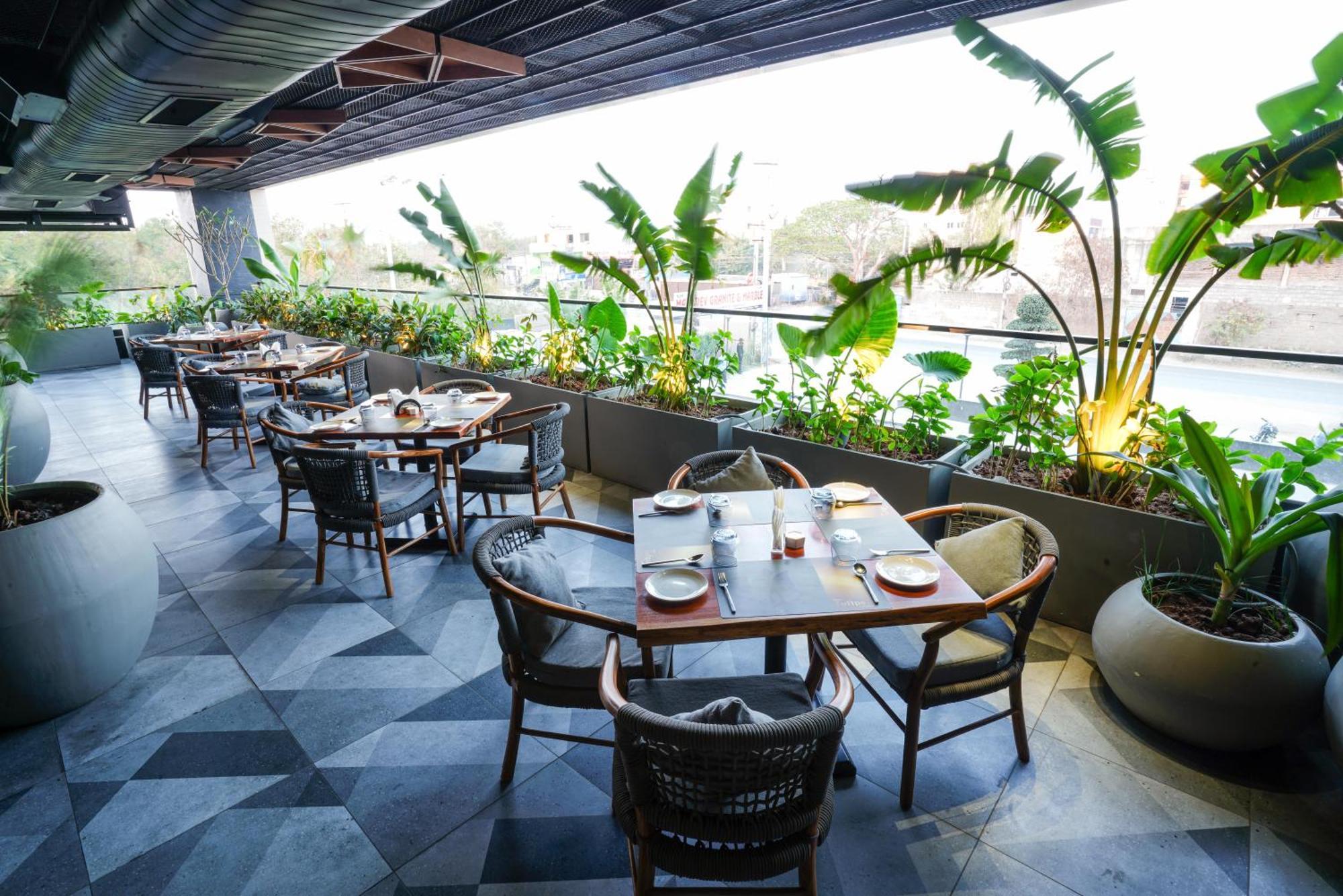 Hotel Tulips Grand Hyderabad Eksteriør bilde